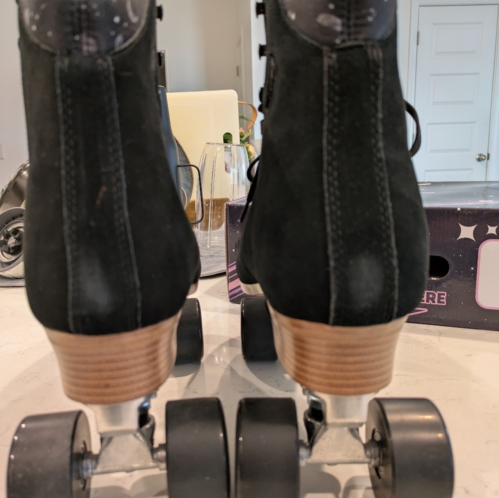 Midnight Roller Moon Boot Roller Skates - Picture 9 of 17